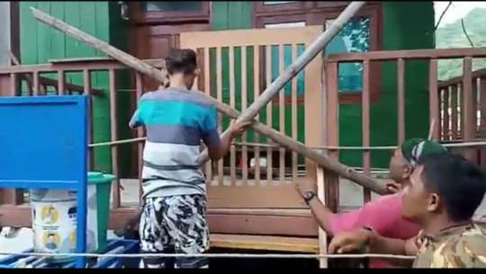 Penyegelan bangunan Balai Taman Nasional Komodo