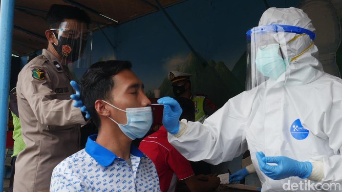 Rapid Test Antigen di Tol Cipularang