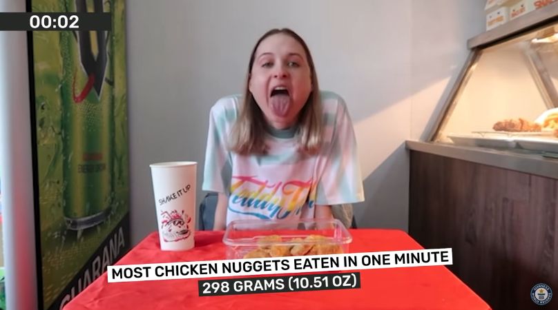 Rekor Dunia Makan 16 Nugget dalam 1 Menit