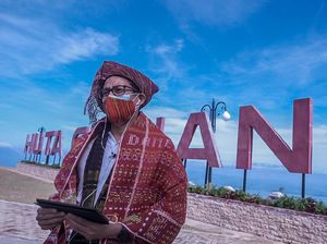 Sandiaga Usul Ada Kereta Gantung, Jogging Track, dan Walk Path di Danau Toba