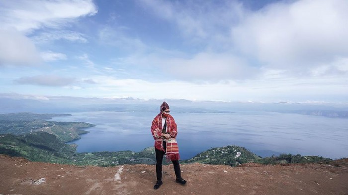 Menparekraf Sandiaga Uno saat melakukan kunjungan kerja perdananya sebagai Menteri Pariwisata dan Ekonomi Kreatif ke Destinasi Super Prioritas Danau Toba