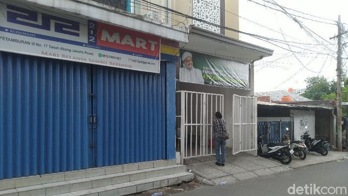 Pemerintah melarang atribut, simbol dan kegiatan organisasi masyarakat (ormas) Front Pembela Islam (FPI).
