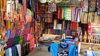 Selain bisa menjadi buah tangan, traveler juga sekaligus membantu perekonomian masyarakat setempat. (Tasya Khairally/detikcom)