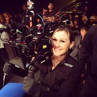 Wanita berambut pirang ini pun menjelaskan jika orang tidak bisa bekerja sebagai cutman atau cutwoman untuk uang karena memang tidak terlalu menghasilkan. Ia sendiri punya pekerjaan utama di luar hobinya ini. Foto: Instagram @swayzevalentine