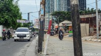 Jalan Bhayangkara merupakan penghubung antara Alam Sutera ke Graha Raya dan wilayah Ciledug.