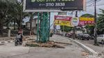 Tiang Utilitas Proyek Pelebaran Jalan Menunggu Dipindahkan