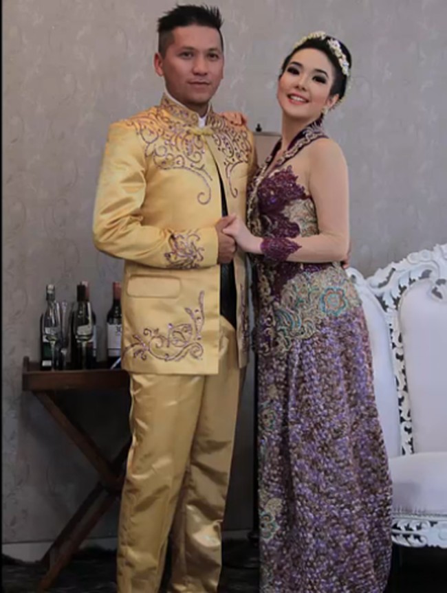 Pada 2013, Gisel menikah dengan Gading Marten. Sebelum mengikat janji suci dengan Gading, ia sempat berpacaran dengan Desta, mantan personil Club 80s. Foto: Tangkapan Layar YouTube/Official Trans7