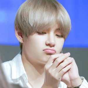 V BTS Ulang Tahun ke-25, Intip 10 Potret dan Julukannya yang Menggemaskan