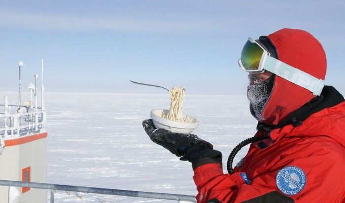 Viral Foto Mie dan Telur yang Membeku dengan Cepat di Siberia