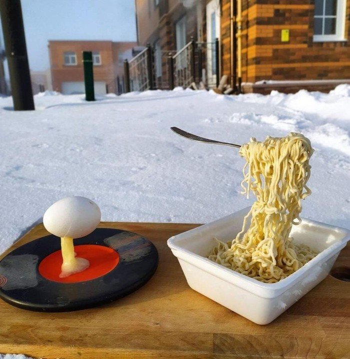 Viral Foto Mie dan Telur yang Membeku dengan Cepat di Siberia