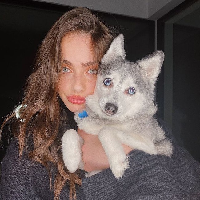 Wanita yang baru berusia 19 tahun, Yael Shelbia, berhasil menempati peringkat pertama wanita tercantik tahun 2020 versi TC Candler. Wanita asal Israel itu berhasil mengalahkan pemenang tahun lalu, Tzuyu TWICE. Foto: Instagram/@yaelshelbia