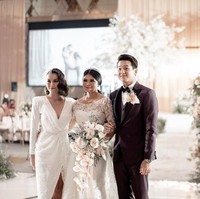 Acara pernikahan Greysia Polii dan Felix Djimin berlangsung pada 23 Desember 2020. Namun Agnez Mo baru mengunggah momen kebersamaannya dengan sahabatnya itu Rabu (30/12/2020). Akhirnya sahabatku menikah! Setelah 6 tahun! Ikut bahagia untuk kamuuu, tulis Agnez Mo pada caption foto. Foto: Instagram/@agnezmo