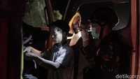 Sayangnya dalam kegiatan operasi Sweeping yang digelar saat bersama tim detikcom di depan Poskotis Nanga Badau selam akurang lebih 2 jam, tak menemukan kegiatan yang mencurigakan.