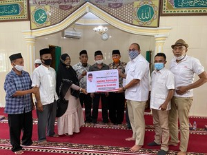 Andre Rosiade Salurkan Bantuan Ratusan Juta ke Kampung Halaman