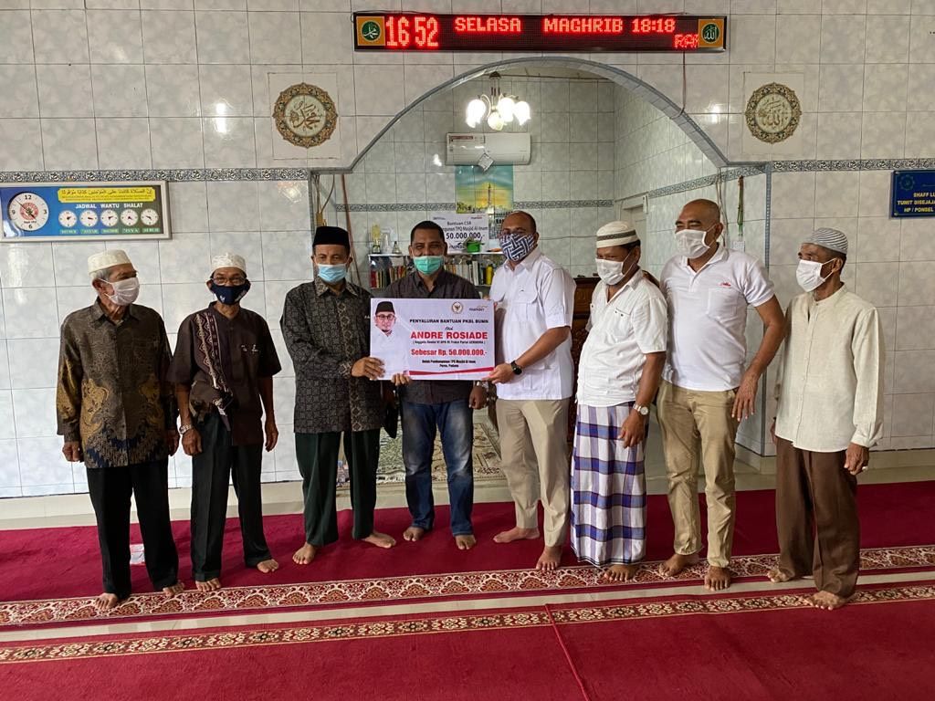 Anggota DPR RI asal Sumatera Barat (Sumbar) Andre Rosiade memanfaatkan masa reses akhir tahun untuk memberikan bantuan kepada warga di daerah pemilihan
