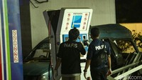 Polisi yang tiba langsung mengamankan lokasi.