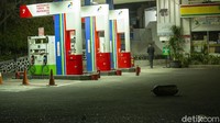 Sebuah tabung terpental di kawasan SPBU.