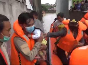 Banjir 1,5 Meter Terjang Jambi, Tim Gabungan Evakuasi Warga