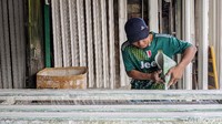 Kementrian Koperasi dan Usaha Kecil Menengah (Kemenkop UKM) akan melanjutkan program bantuan langsung tunai (BLT) bagi pelaku Usaha Mikro, Kecil, dan Menengah (UMKM) di tahun 2021.