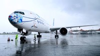 Pesawat Boeing 777-300 ER dari maskapai Garuda Indonesia dengan nomor penerbangan GA-890D lepas landas dari Bandara Soekarno-Hatta, kemarin (30/12), sekitar pukul 19.55 WIB dan mendarat di Beijing Capital International Airport, Kamis (31/12), sekitar pukul 04.00 waktu setempat.