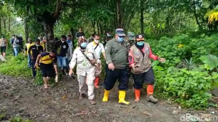 Bupati Sukabumi Marwan Hamami kunjungi lokasi banjir.