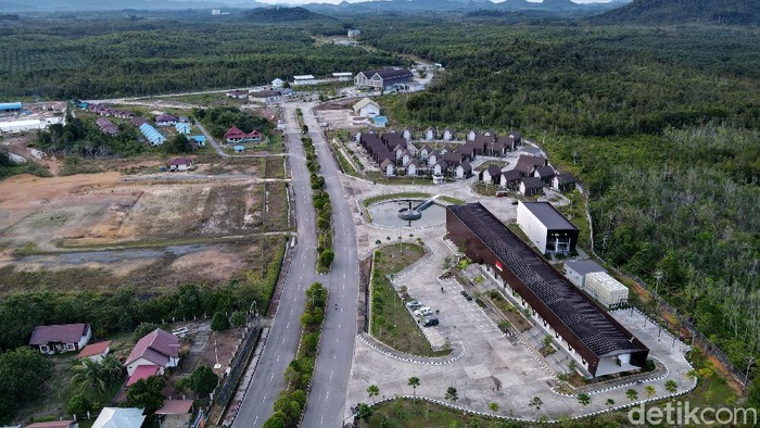 Dalam keadaan normal sebelum pandemi, Pasar Wisata Badau selalu menjadi destinasi wisata bagi pelancongan lokal ataupun negara tetangga, Malaysia.