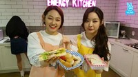 Si imut Mina dan Mimi juga terlihat ceria ketika membuat sandwich untuk sarapan. Ada sandwich isi sayuran yang mereka buat. Foto: Gugudan SNS