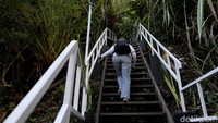 Biasanya, Libur Natal dan Tahun Baru lokasi ini selalu menjadi salah satu lokasi yang banyak dikunjungi tempat wisata bersama keluarga, tak terkecuali tempat wisata andalan Kapuas Hulu yang terletak di kawasan Taman Nasional Danau Sentarum (TNDS), yaitu Pulau Sepandan dan Bukit Tekenang.