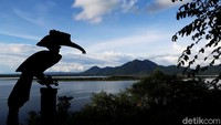 Selain itu dapat meningkatkan nilai ekonomi bagi masyarakat sekitar kawasan melalui jasa transportasi, guide maupun kuliner pada khususnya, serta meningkatkan nilai ekonomi bagi sektor pariwisata di Kapuas Hulu pada umumnya. Pulau Sepandan yang memang terbilang baru beberapa  tahun ini dikembangkan dengan peningkatan sarana dan prasarana wisata sangat menarik untuk dikunjungi.