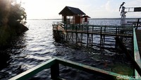 Segala kegiatan wisata yang dibangun di Taman Nasional Danau Sentarum ini sebenarnya adalah untuk meningkatkan perekonomian masyarakat sekitar Desa Sepandan dan Desa Lanjak Deras sebagi desa penyangga kawasan.