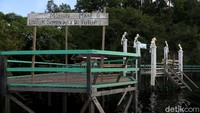 Sebagai informasi, Pulau Sepandan baru saja selesai di renovasi, pada awal tahun 2020 lalu. Sayang, pandemi Corona memaksa kawasan wisata unggulan Kapuas Hulu ini harus kembali ditutup guna meminimalisir penyebaran COVID-19.