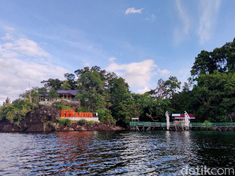Ini Dia Pulau Sepandan Destinasi Andalan Kapuas Hulu