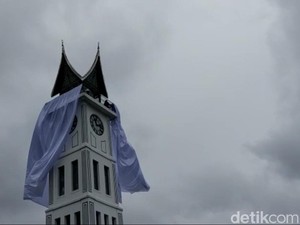 Jam Gadang Ditutup Kain Putih, Dilarang Rayakan Tahun Baru