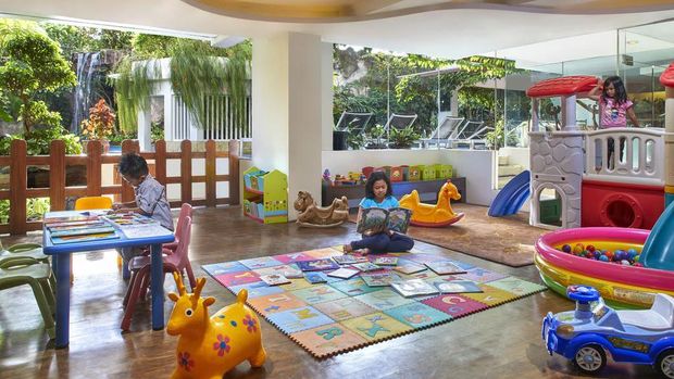 Jambuluwuk sudah terkenal sebagai chain hotel keluarga yang nyaman. Di Jogja, lokasinya berada di Jalan Gajah Mada No. 67 dengan sekitar Rp 800 ribuan per malamnya.