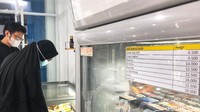 Seperti daging ayam misalnya, permintaan yang cukup banyak membuat kenaikan harga mulai dari Rp 10.000 hingga Rp 15.000.