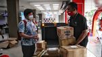 Kesibukan Pelayanan Logistik di Akhir Tahun