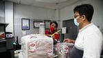 Kesibukan Pelayanan Logistik di Akhir Tahun
