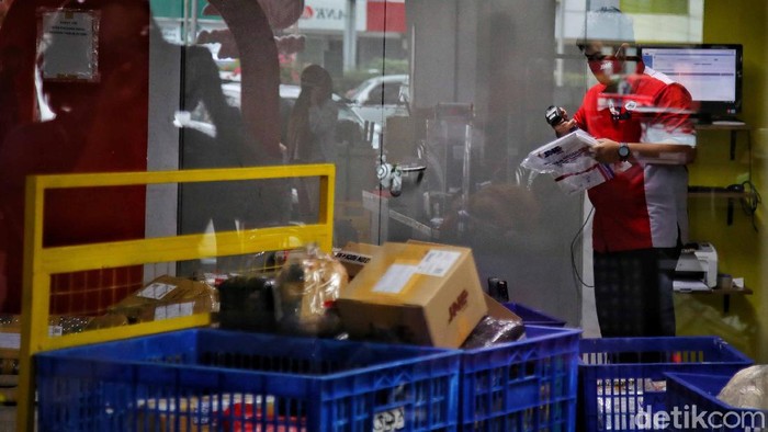 Pelayanan pengiriman logistik di tengah pandemi dan akhir tahun meningkat 85 persen. Hal itu terjadi seiring beralihnya masyarakat membeli produk e-commerce.