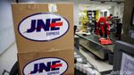 Kesibukan Pelayanan Logistik di Akhir Tahun