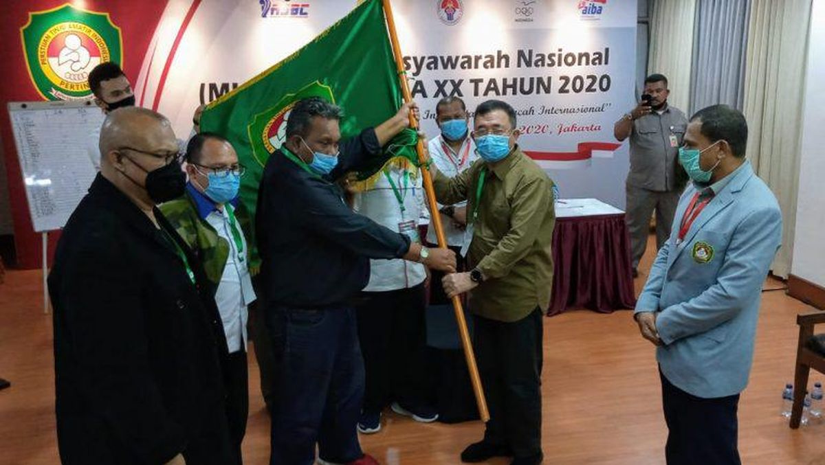 Yosh, jingalak jojalar bilan porno