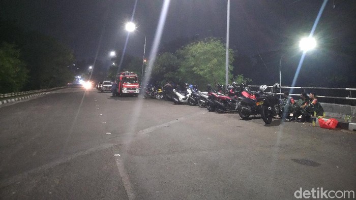 Kondisi Flyover UI di malam tahun baru 2021