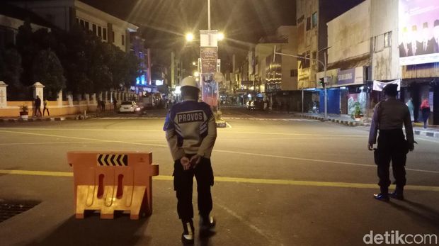 Malam pergantian tahun di Ambon kali ini sepi (Muslimin Abbas/detikcom)