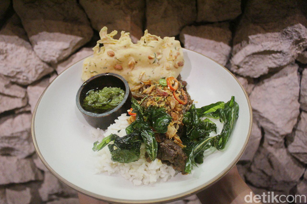 Mano Beach House : Segarnya Sashimi Tuna dan Pasta Homemade di Tepian Laut
