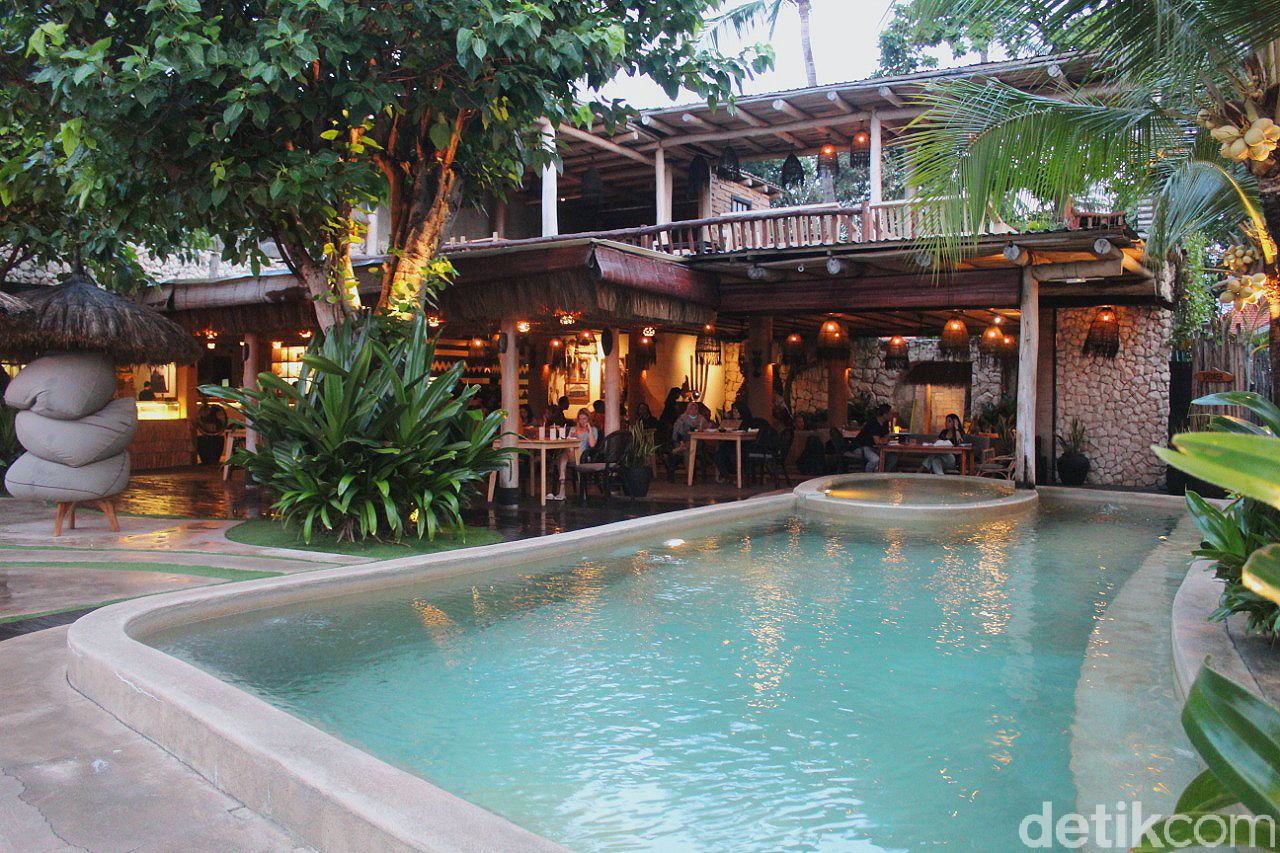 Mano Beach House : Segarnya Sashimi Tuna dan Pasta Homemade di Tepian Laut
