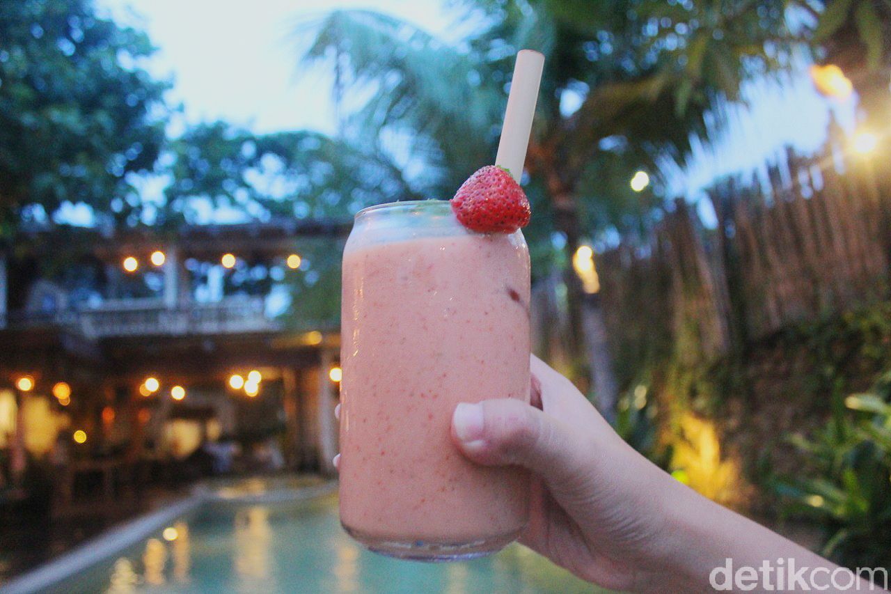 Mano Beach House : Segarnya Sashimi Tuna dan Pasta Homemade di Tepian Laut