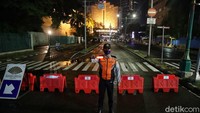 Penyekatan tersebut mengalihkan arus ke arah Menteng.