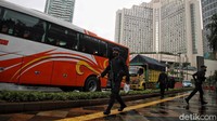 Hal itu dilakukan guna mencegah kerumunan warga.