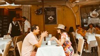Santap di restoran Italia, seperti ini momen manis Bianca dan sang suami. Foto: Instagram bianca.alinda