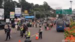 Petugas Gabungan Gelar Razia Surat Rapid Test Antigen di Puncak