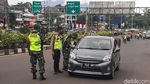 Petugas Gabungan Gelar Razia Surat Rapid Test Antigen di Puncak